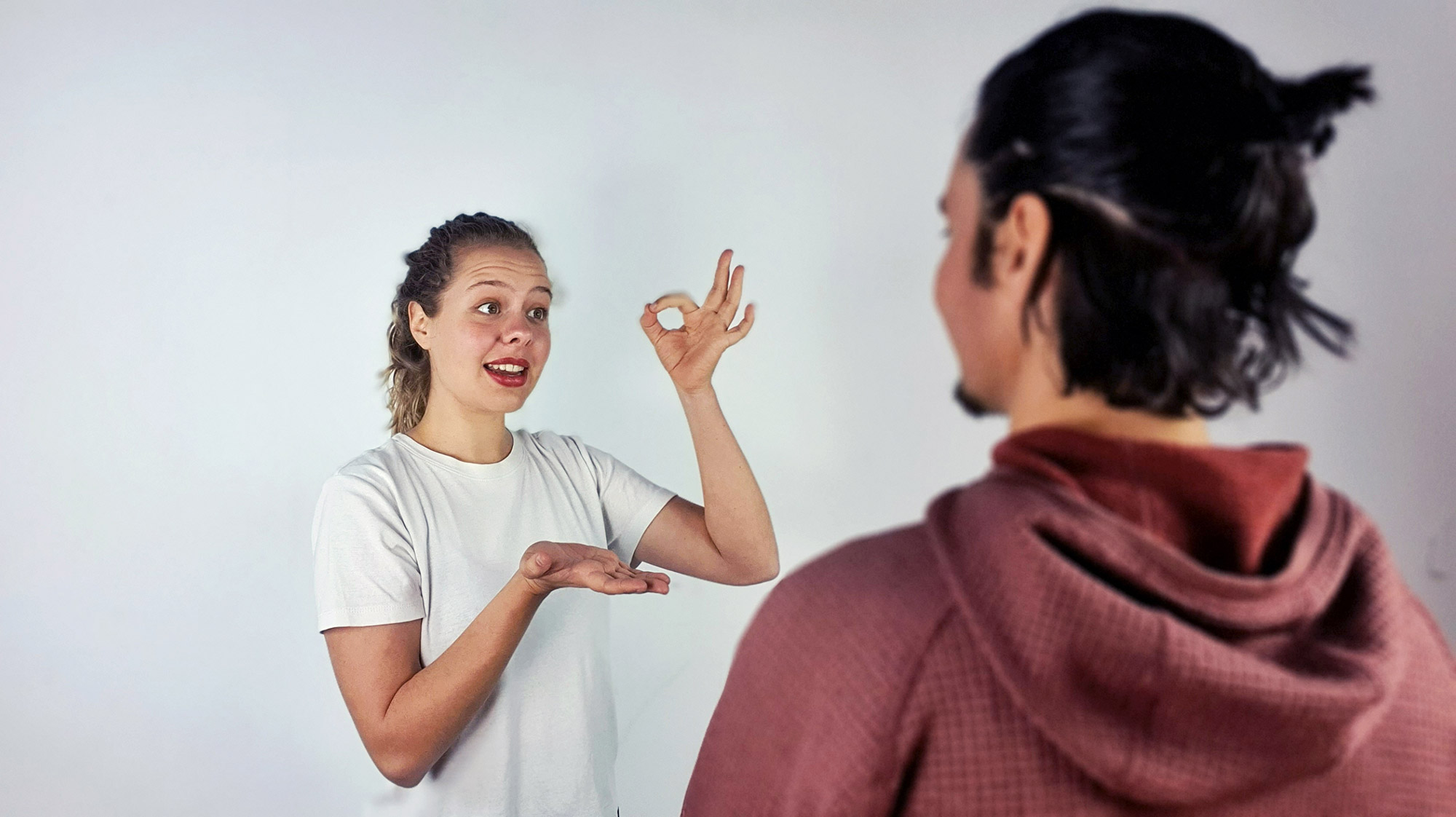 Amanda Rexhausen giving private singing lessons in Barcelona.