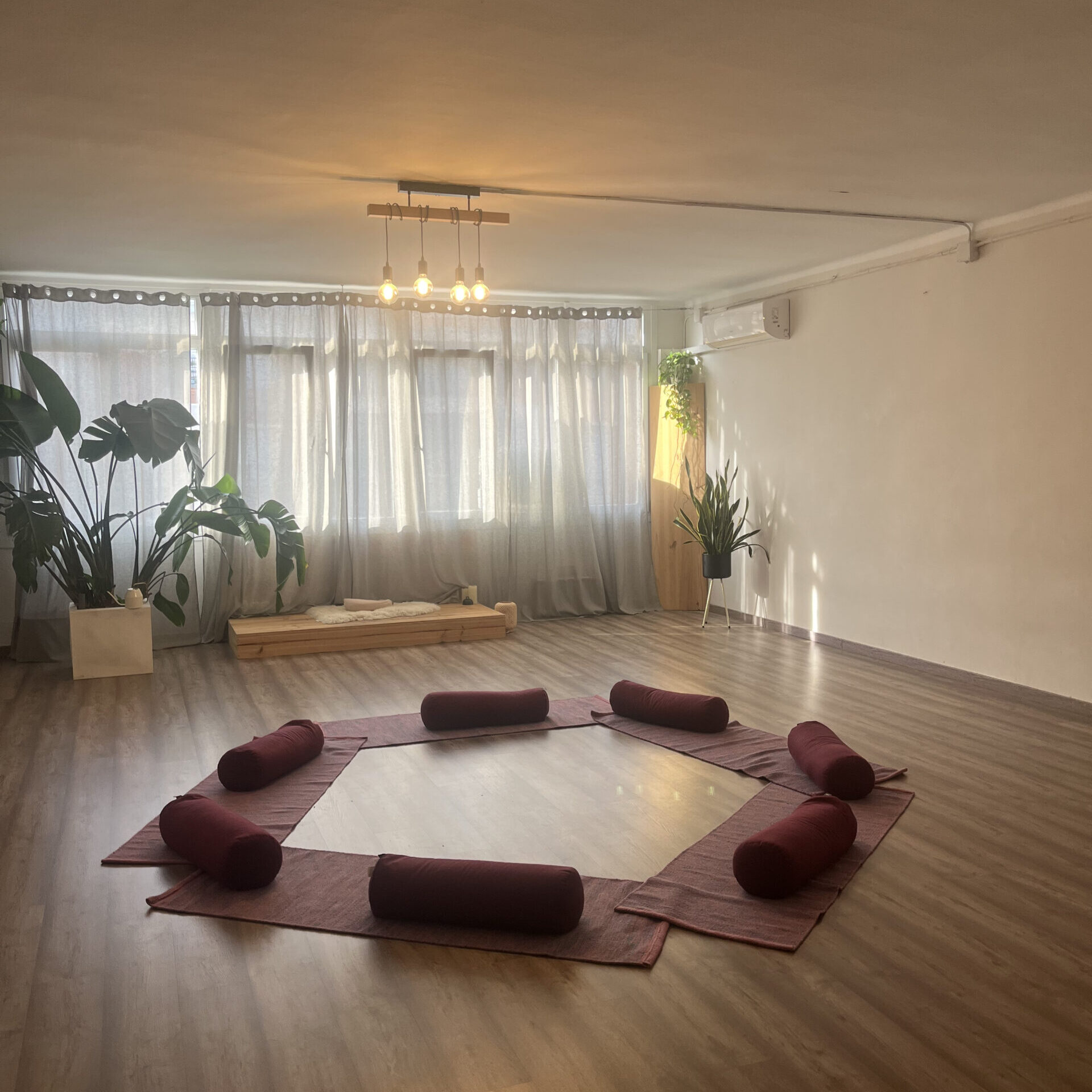 Friendly room prepared for a comfortable singing group class.