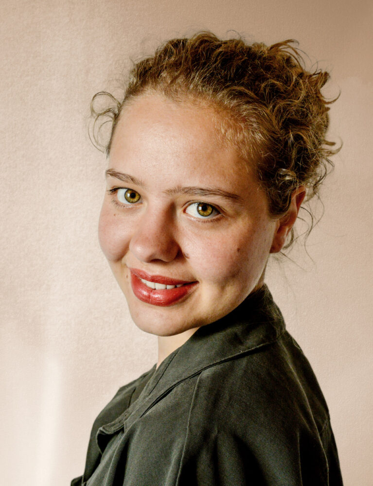 Amanda Rexhausen Portrait Portrait of Amanda Rexhausen, voice and movement educator based in Barcelona